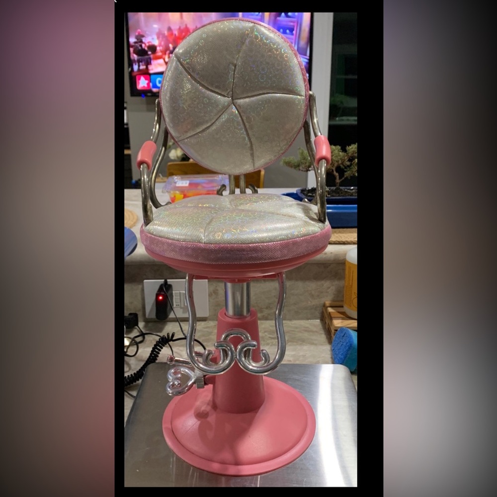 Doll salon chair